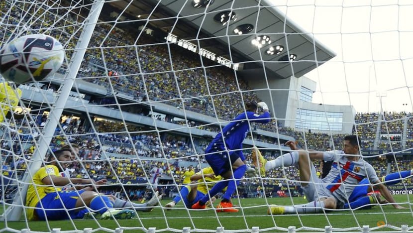 Barca hit four at Cadiz and move top of La Liga Barca hit four at Cadiz and move top of La Liga