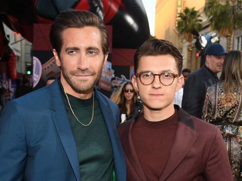 Tom Holland, Jake Gyllenhaal, Ryan Reynolds in shirtless handstand challenge