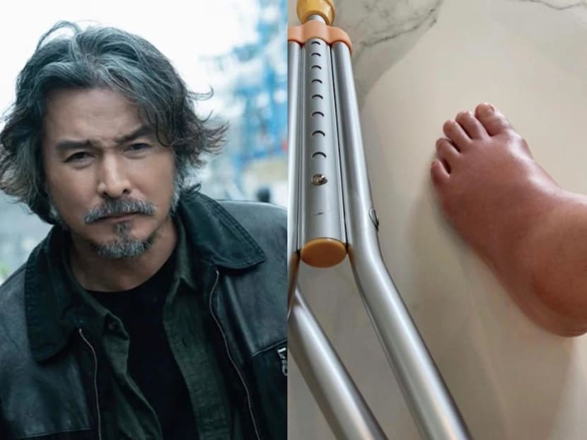 Actor Christopher Lee will miss the Golden Bell Awards ceremony in Taiwan because of a foot injury Actor Christopher Lee will miss the Golden Bell Awards ceremony in Taiwan because of a foot injury