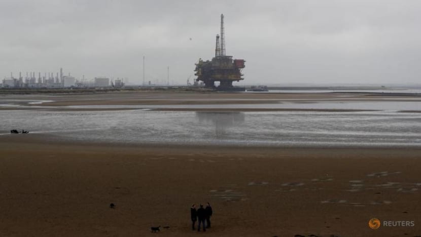 Oil extends losses with 4% slump on renewed lockdowns Oil extends losses with 4% slump on renewed lockdowns