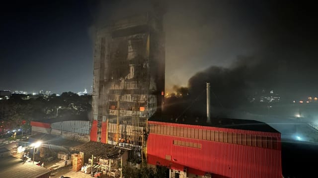 大士南工业区大火 狂烧约两小时后受控