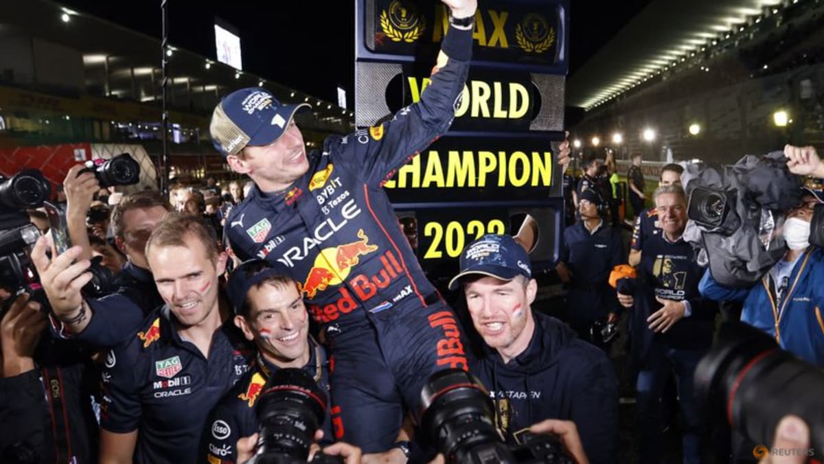 Juara dunia dua kali Verstappen meningkatkan standarnya