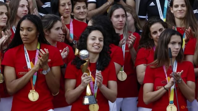 西班牙政府摆乌龙 错贺同名女星捧女足世杯