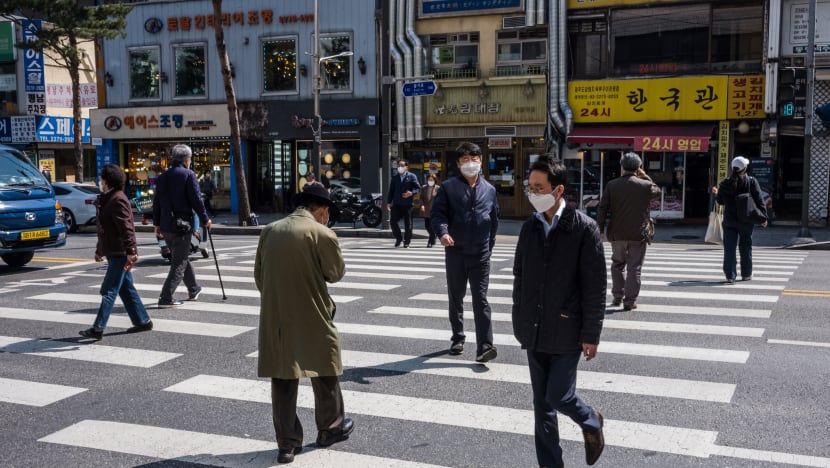 Korea Selatan tamatkan peraturan pakai pelitup di kawasan terbuka