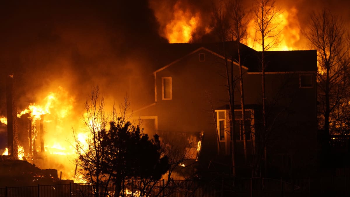 Perubahan iklim, konstruksi baru berarti kebakaran yang lebih merusak di AS