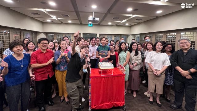 唐城图书馆欢庆成立十周年 杨莉明吁更多人加入志愿团队