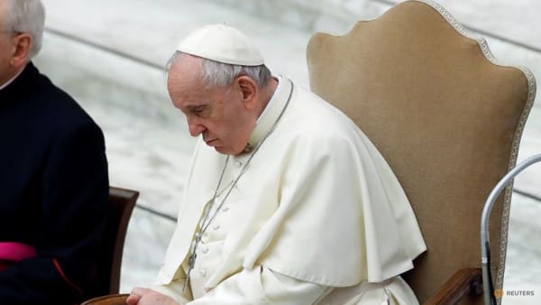 Pope cancels day's activities due to flare up of knee pain ...