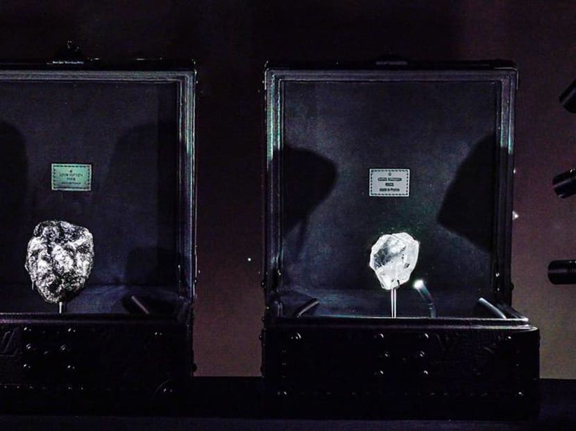 Gawking at two of the rarest diamonds in the world – right here in Singapore Gawking at two of the rarest diamonds in the world – right here in Singapore