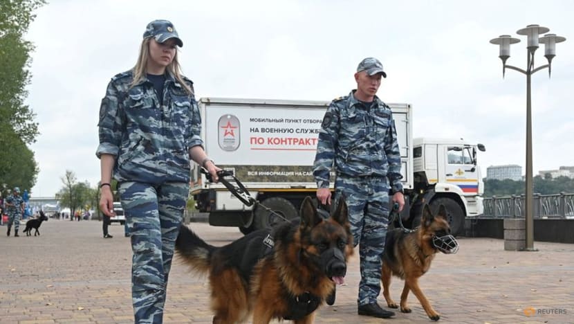Russia turns to recruiting trucks, big wages to woo volunteer soldiers Russia turns to recruiting trucks, big wages to woo volunteer soldiers