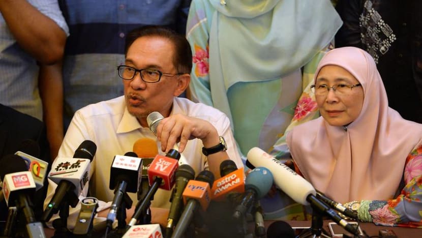 Anwar, Azizah to meet Malaysia king as talk over new ruling coalition intensifies Anwar, Azizah to meet Malaysia king as talk over new ruling coalition intensifies