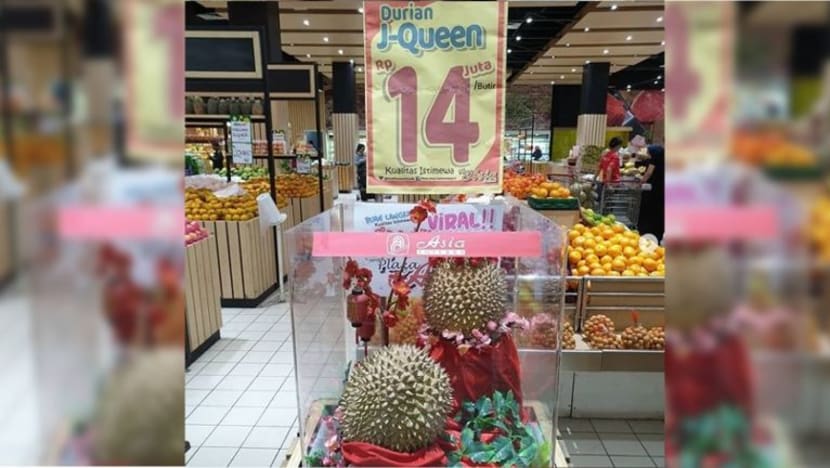 Durian 'J-Queen' dijual pada harga $1,300 sebiji