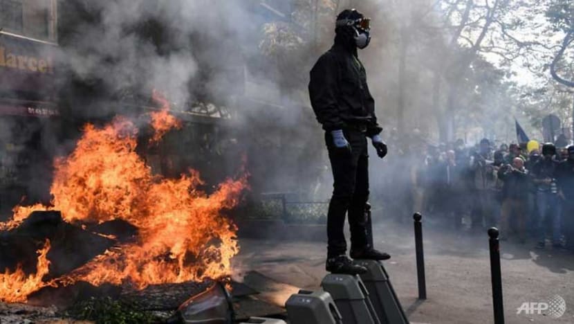 Clashes in Paris as tens of thousands mark May Day Clashes in Paris as tens of thousands mark May Day