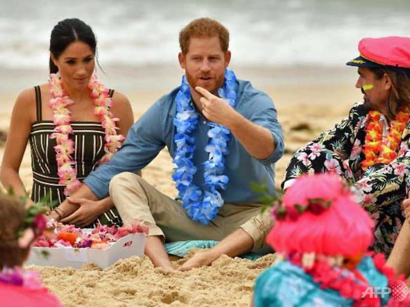 Royals Harry and Meghan go barefoot on Bondi beach Royals Harry and Meghan go barefoot on Bondi beach