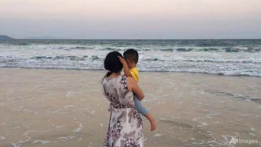 Chinese single mums, denied benefits, press for change Chinese single mums, denied benefits, press for change