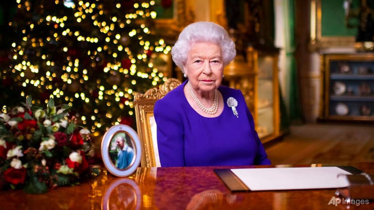 queen-elizabeth-pays-tribute-to-kindness-of-strangers