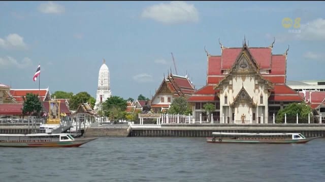 泰国今起对中哈游客免签 社德他机场迎接中国游客