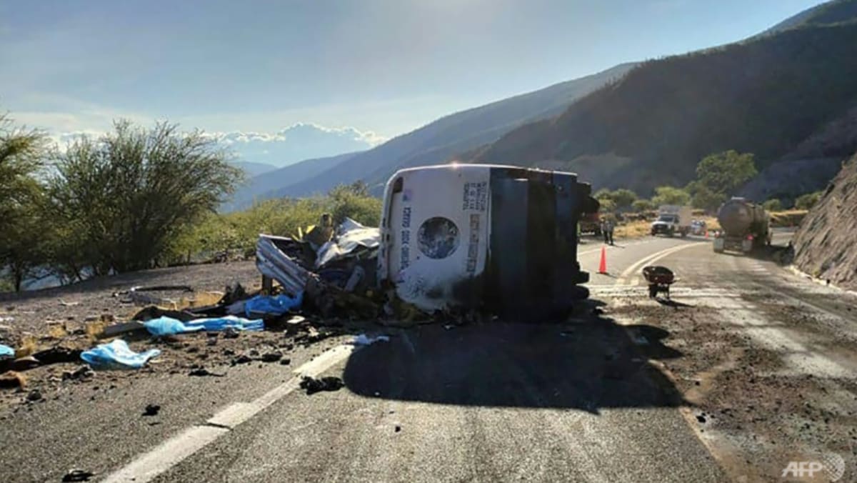 18 migrants killed in Mexico bus crash