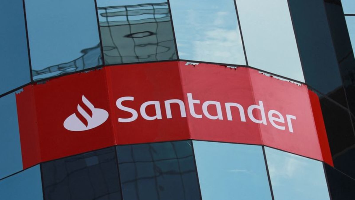 Santander will have a full service digital bank in US by 2025-end, chair says