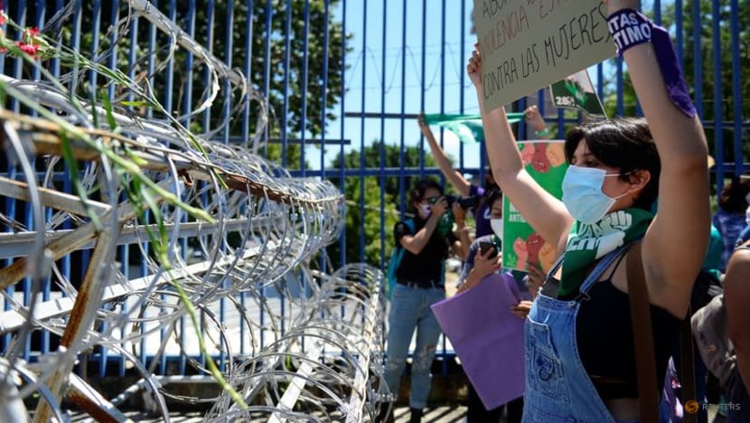 Women across Latin America march in favor of abortion rights Women across Latin America march in favor of abortion rights