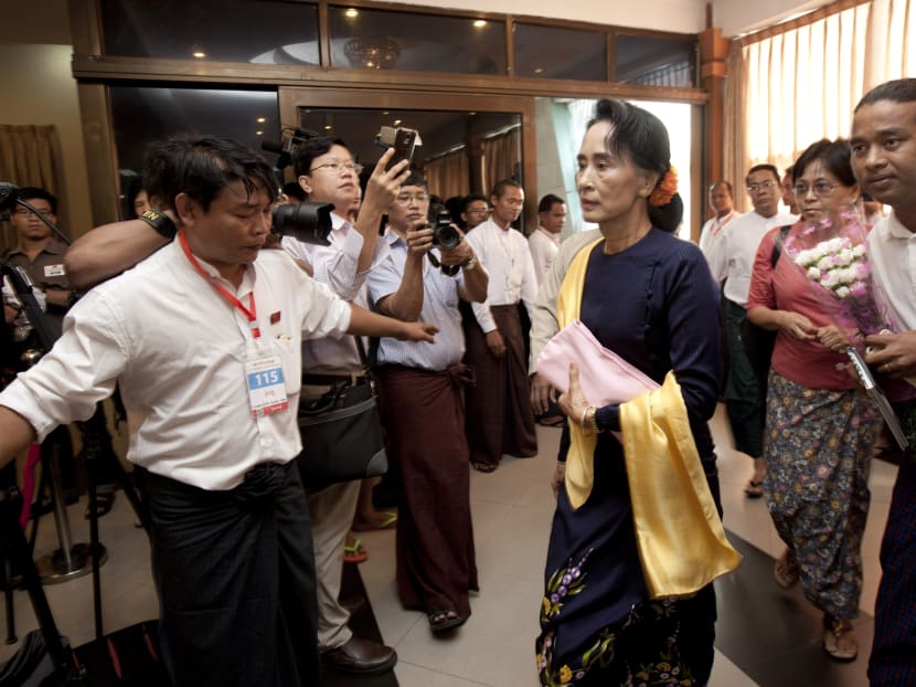 Myanmar opposition leader Aung San Suu Kyi, center, arrives to attend a meeting with newly elected candidates of her National League for Democracy (NLD) party during recent general election, at a restaurant on Nov 28, 2015, in Yangon, Myanmar. Photo: AP