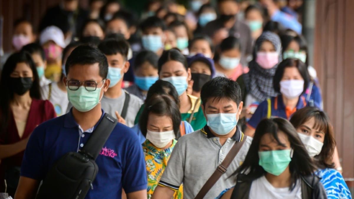 Thailand malls reopen, with temperatures taken, masks worn - The Mainichi