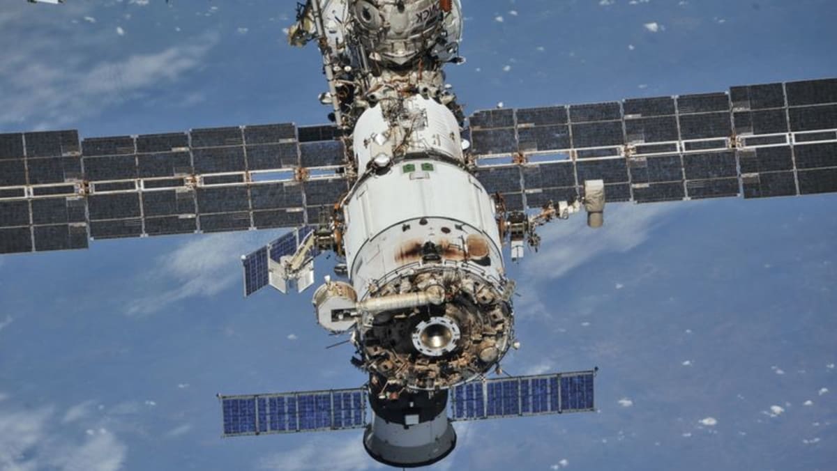 Komentar: Rusia meledakkan satelitnya di luar angkasa membahayakan kita semua