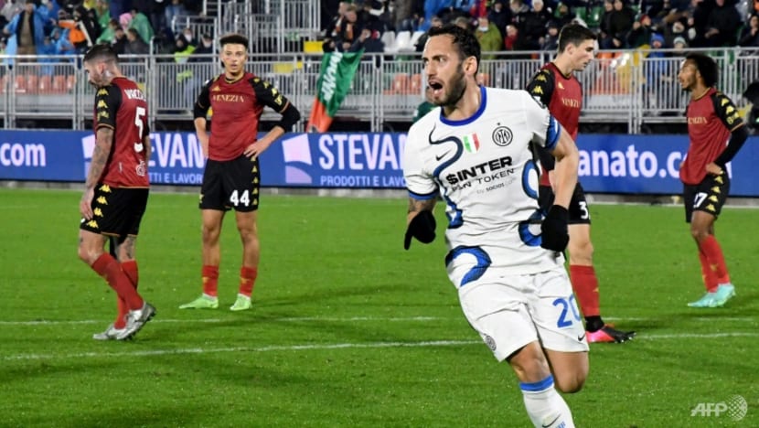 Inter on leaders' heels after Venezia win