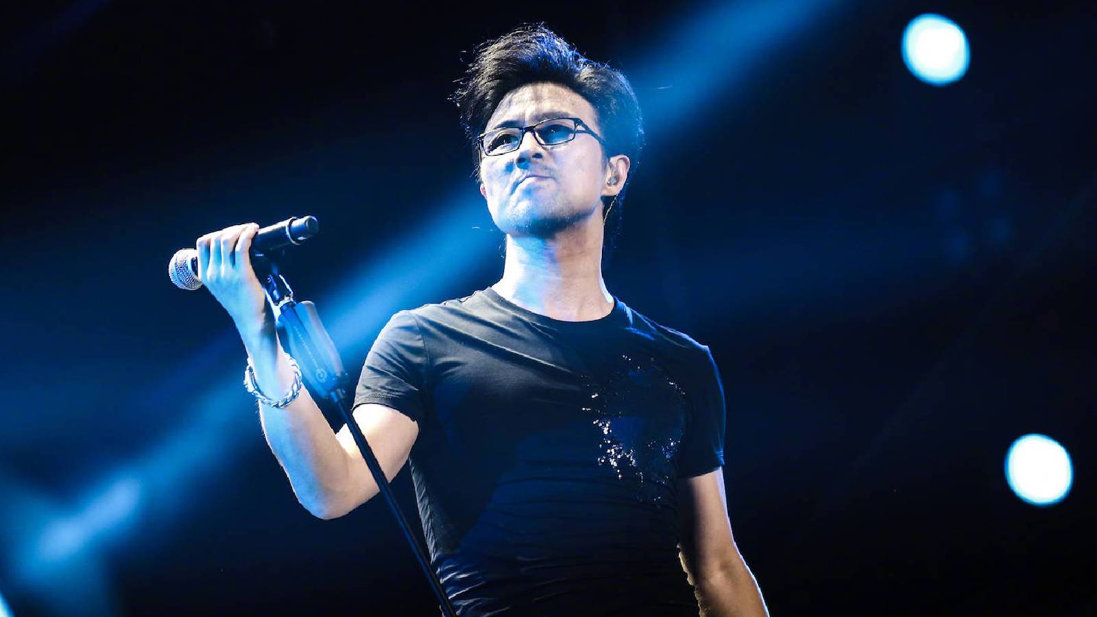 Wang Feng Was Paid S$480K To Perform 3 Songs At A Private Event Wang Feng Was Paid S$480K To Perform 3 Songs At A Private Event