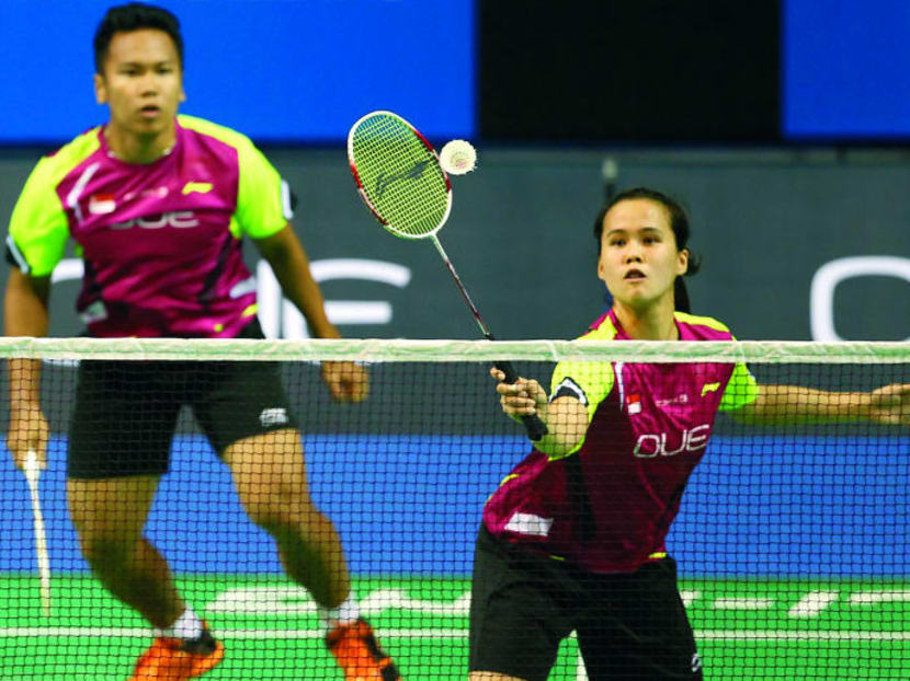 Danny Bawa Chrisnanta and Vanessa Neo in OUE Singapore Open 2014 on 10 Apr 2014. Photo: Wee Teck Hian