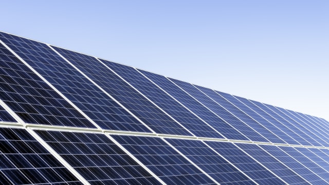新能源：向上海公司收购150兆瓦峰值太阳能板项目
