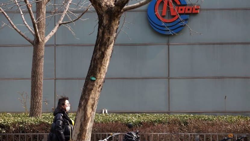 China oil giant CNOOC soars in Shanghai debut, defies weak market China oil giant CNOOC soars in Shanghai debut, defies weak market