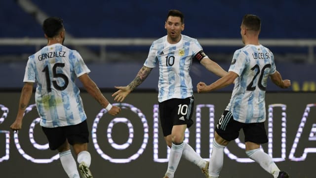 美洲杯：阿根廷被智利逼和首炮不响 梅西自由球破门