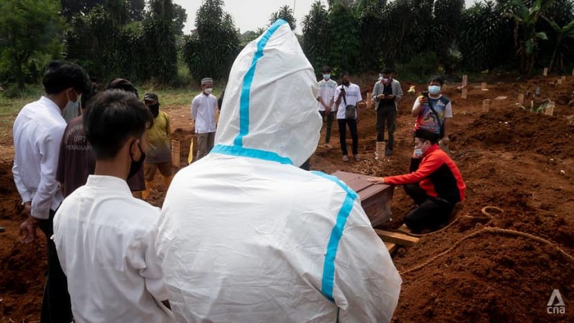 Bogor volunteers bury those who died at home, as COVID-19 stretches Indonesia's healthcare system Bogor volunteers bury those who died at home, as COVID-19 stretches Indonesia's healthcare system