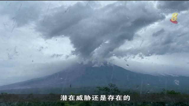 印尼塞梅鲁火山爆发再度喷发 导致救援工作受阻