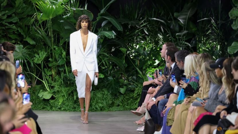 Michael Kors mixes urban sensible with resort ease for spring/summer 2023 Michael Kors mixes urban sensible with resort ease for spring/summer 2023