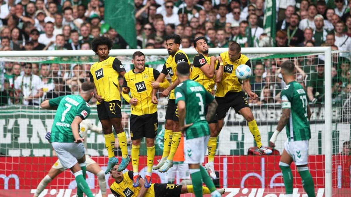 Bremen frustrate Dortmund in goalless draw as Schlotterbeck sees red Bremen frustrate Dortmund in goalless draw as Schlotterbeck sees red