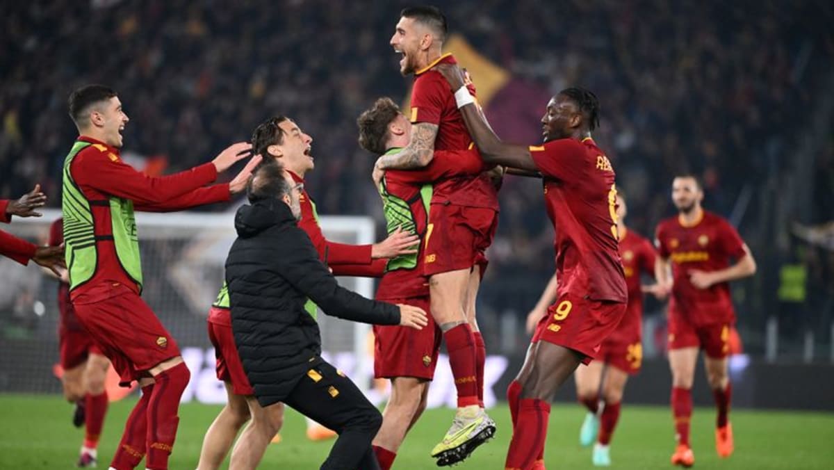 Roma mencetak dua gol di perpanjangan waktu untuk memastikan tempat semifinal Eropa