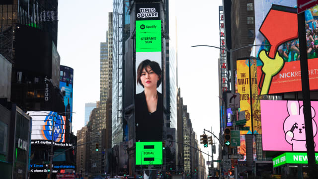 孙燕姿登纽约时代广场巨幕　为女性平权发声