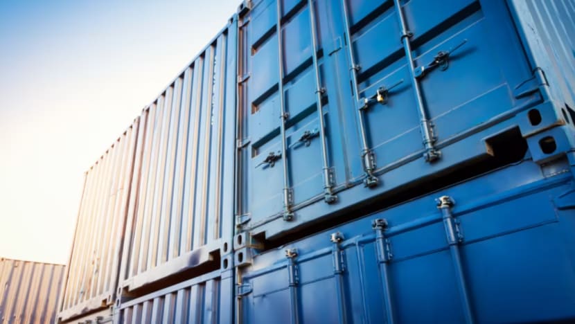 Machine operator was driving and listening to music while lowering container that crushed man: Coroner's court Machine operator was driving and listening to music while lowering container that crushed man: Coroner's court