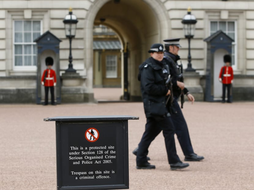 Armed police officers patrol in the grounds of Buckingham Palace in London, Thursday, May 19, 2016. Photo: AP