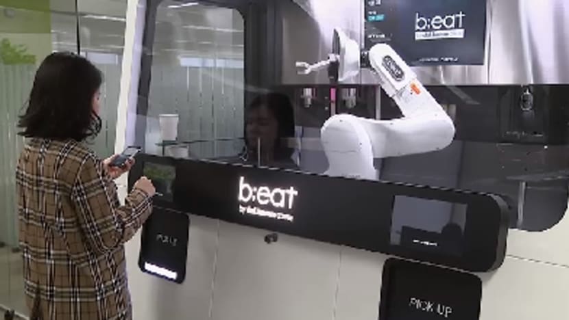 Robot bernama "Beat" boleh hasilkan 14 minuman pada satu-satu masa