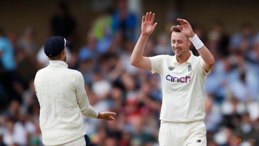 Cricket-Rahul and Jadeja give India handy lead in wet Nottingham Cricket-Rahul and Jadeja give India handy lead in wet Nottingham