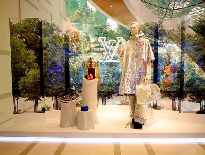 LOUIS VUITTON Christmas windows in Bangkok  Vuitton, Louis vuitton, Retail  inspiration