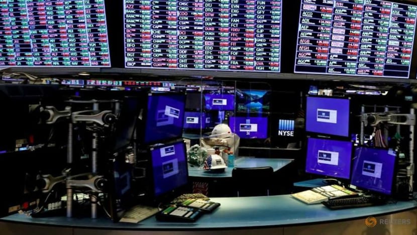 Wall Street ends lower as Apple and Tesla retreat Wall Street ends lower as Apple and Tesla retreat