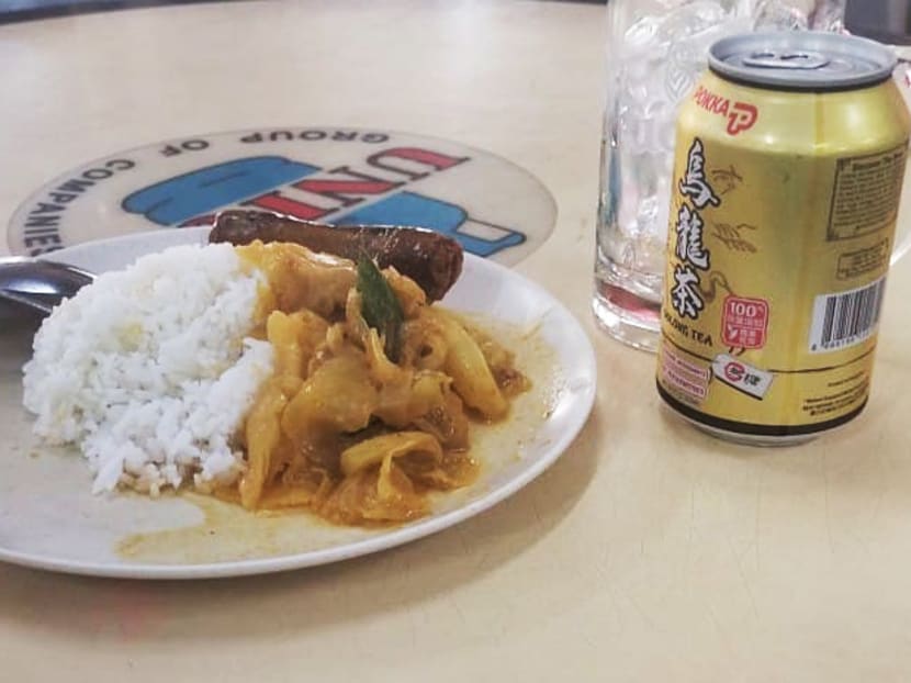 Man Complains Online That $1.90 Cai Png With Sardine & Curry Veg Is “So Expensive”