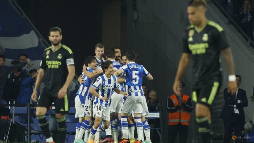 Ten-man Real Madrid downed 2-0 by Real Sociedad as Barca close on title