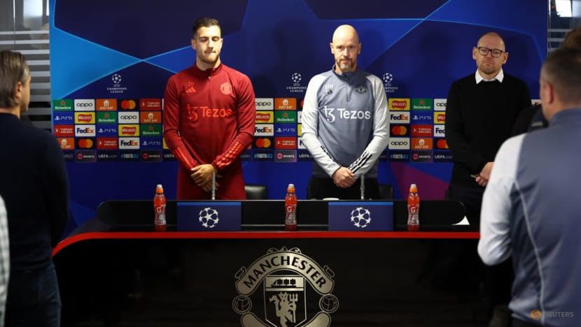 Ten Hag calls on Man Utd to pay tribute to Charlton with Champions League win