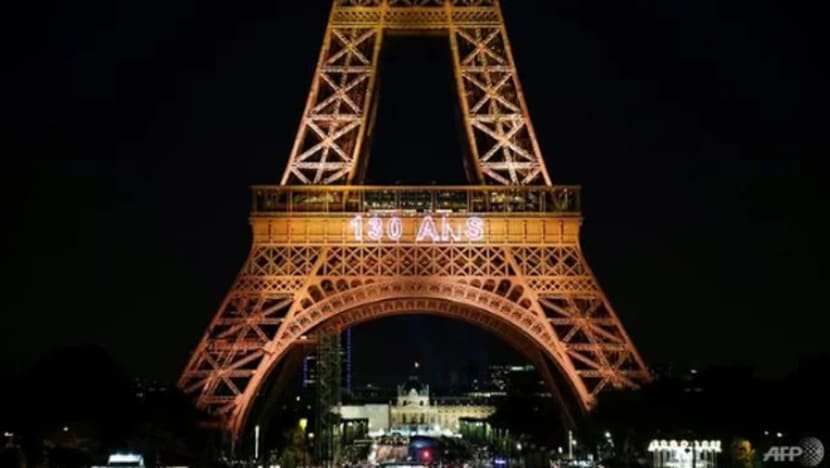 ஐஃபல் (Eiffel) கோபுரத்தின் 130 ஆண்டு நிறைவைக் கொண்டாட ஒளிக்காட்சி