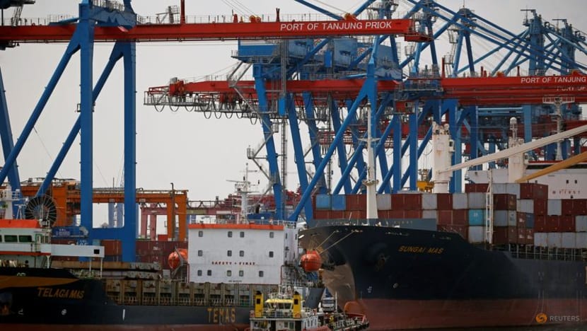 Indonesia's Nov trade surplus falls to US$3.51 billion; shipments at record Indonesia's Nov trade surplus falls to US$3.51 billion; shipments at record