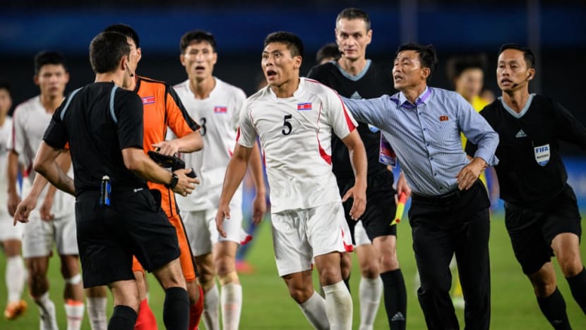 North Korean players attack referee after their 2-1 defeat by Japan in Asian Games�quarter�finals (Video)